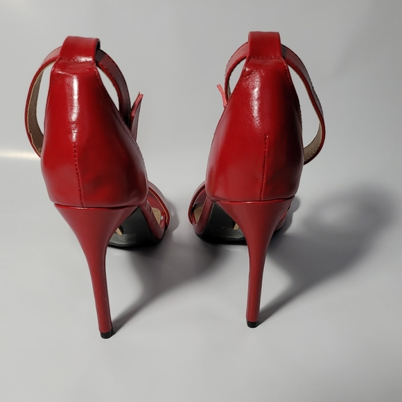Red heels 👠 - Picture 3 of 4